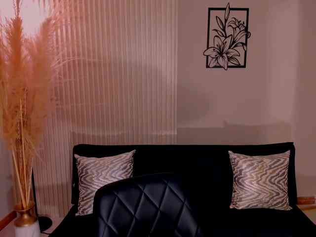 Charlotte-Cox webcam