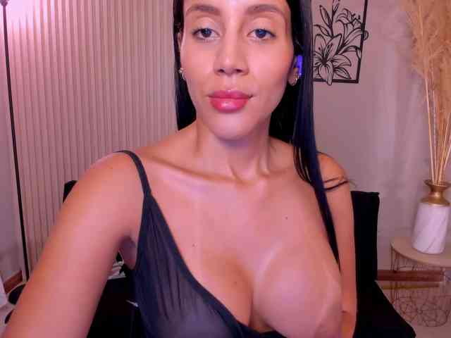 Charlotte-Cox webcam