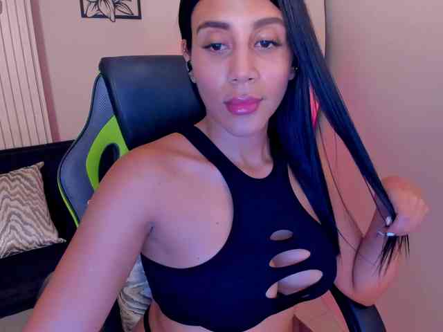 Charlotte-Cox webcam