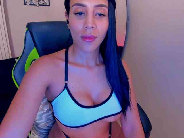 Charlotte-Cox webcam