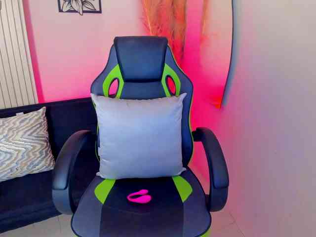 Charlotte-Cox webcam