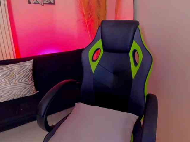 Charlotte-Cox webcam