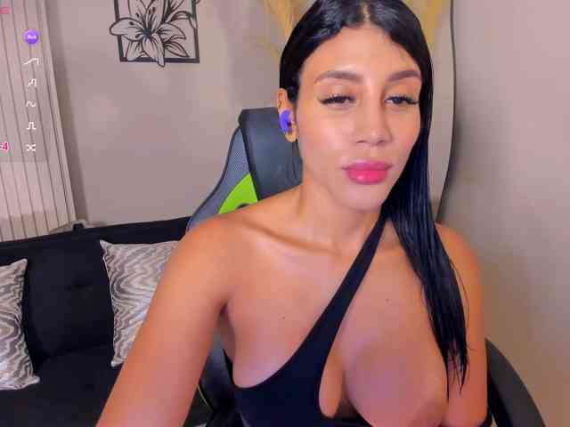 Charlotte-Cox webcam