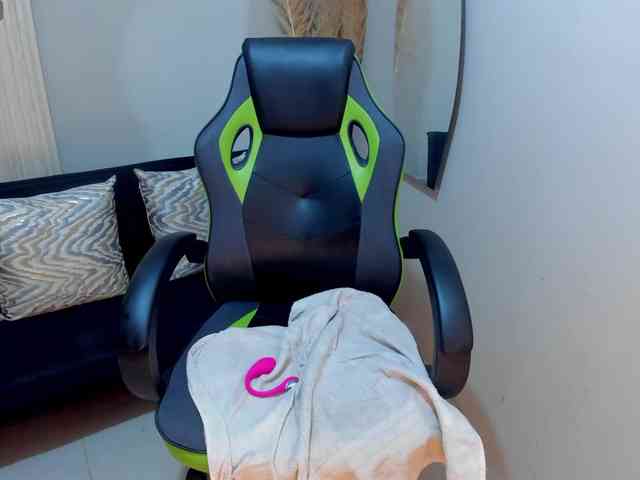 Charlotte-Cox webcam