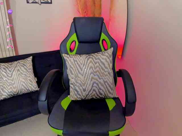 Charlotte-Cox webcam