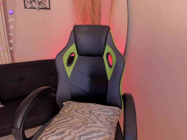 Charlotte-Cox webcam