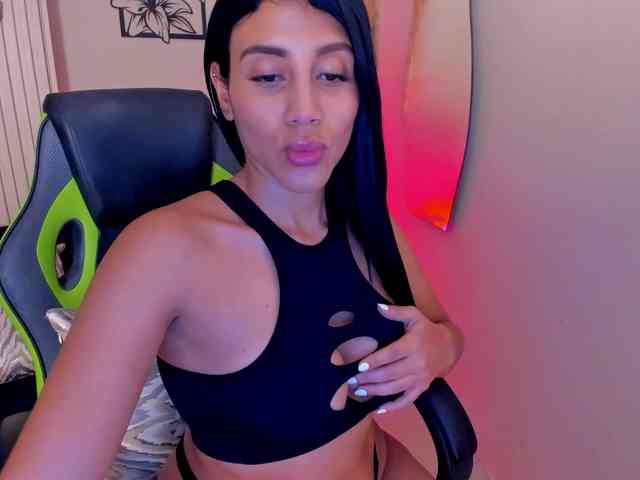 Charlotte-Cox webcam