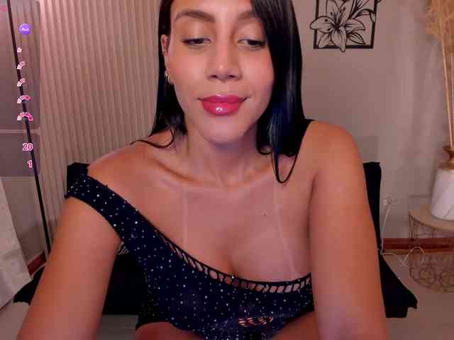 Charlotte-Cox webcam