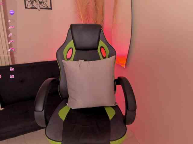 Charlotte-Cox webcam