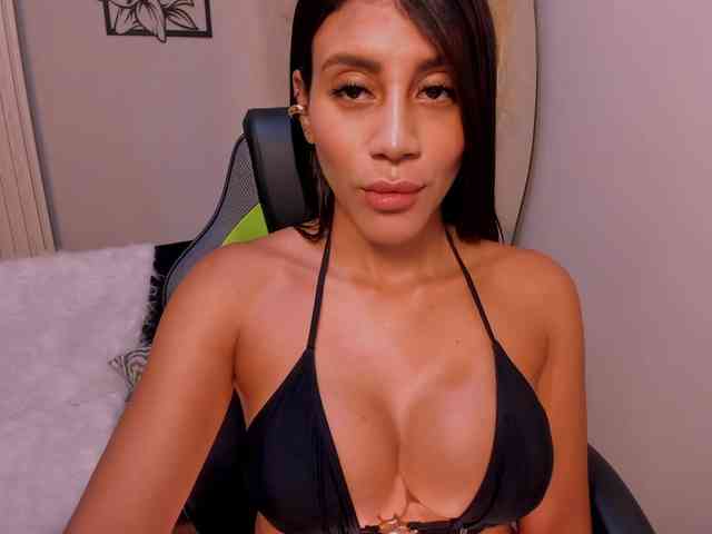 Charlotte-Cox webcam