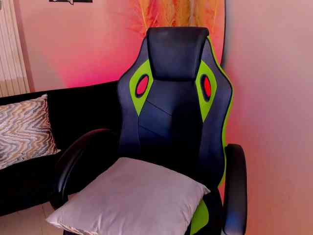 Charlotte-Cox webcam