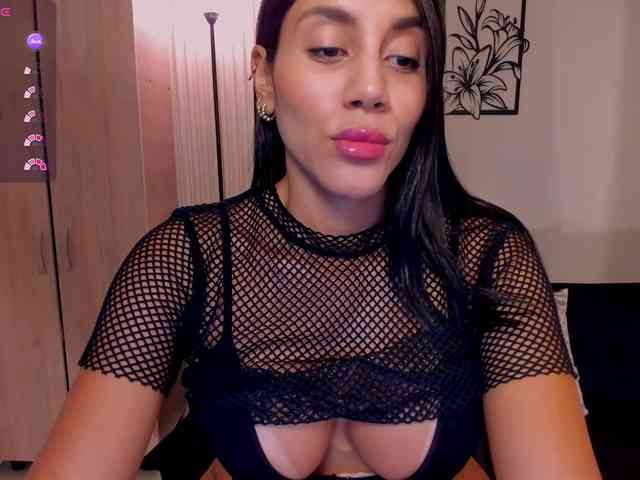 Charlotte-Cox webcam