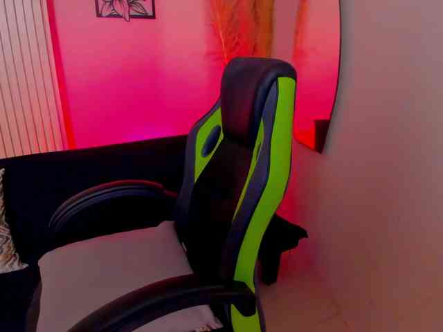 Charlotte-Cox webcam