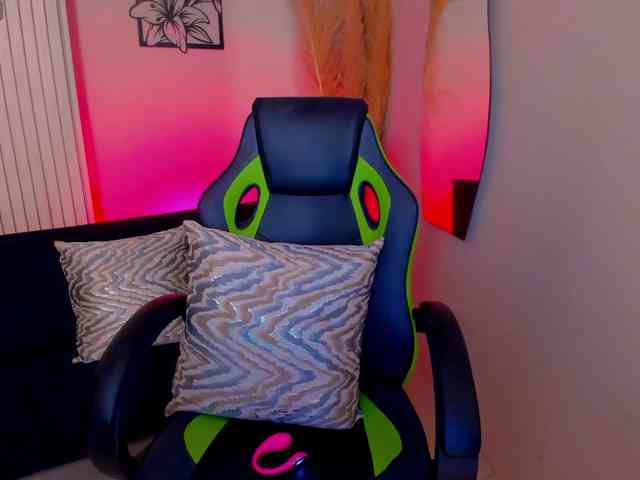 Charlotte-Cox webcam