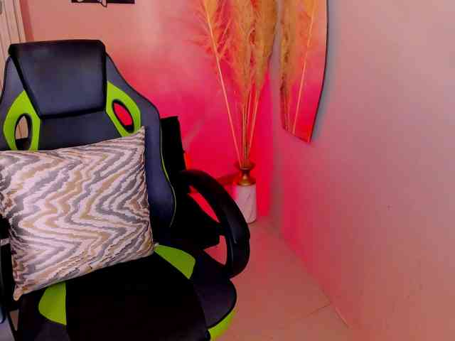 Charlotte-Cox webcam