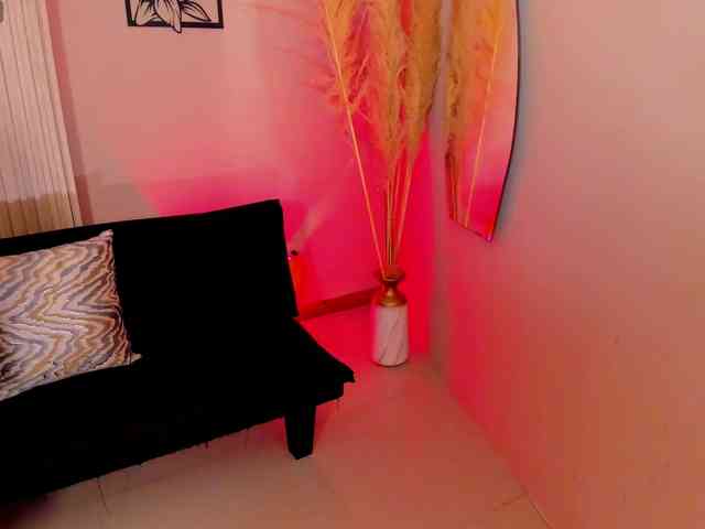 Charlotte-Cox webcam