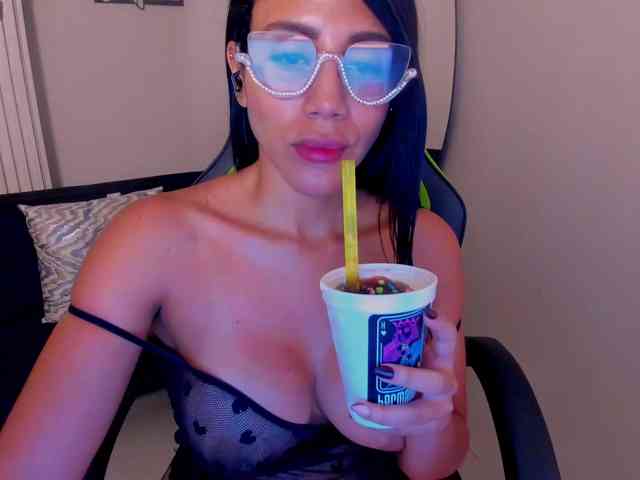 Charlotte-Cox webcam