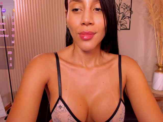 Charlotte-Cox webcam