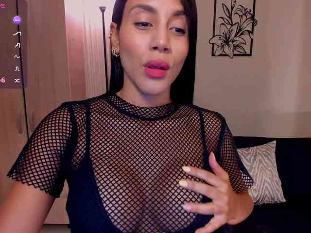 Charlotte-Cox webcam