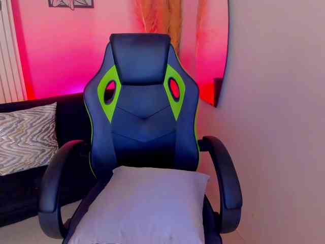 Charlotte-Cox webcam