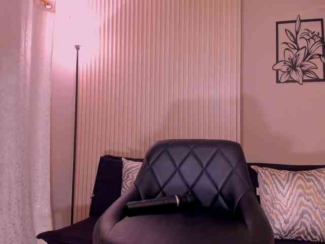 Charlotte-Cox webcam