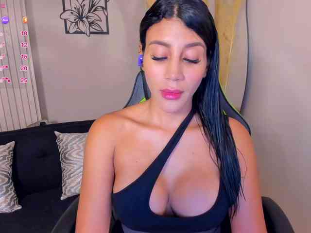 Charlotte-Cox webcam