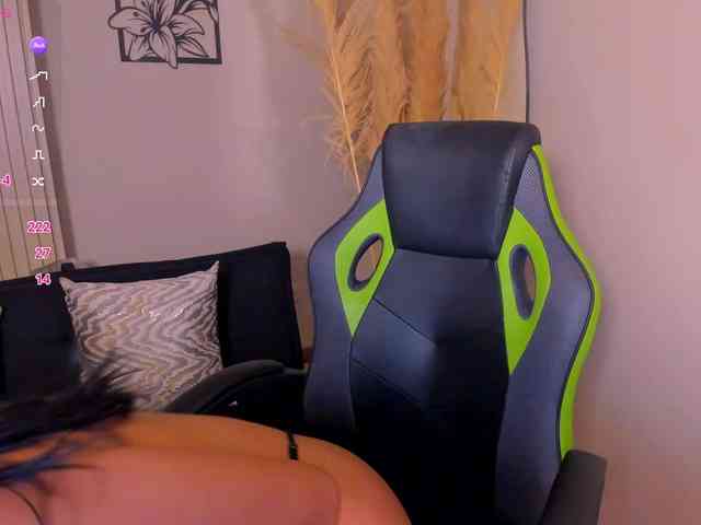 Charlotte-Cox webcam