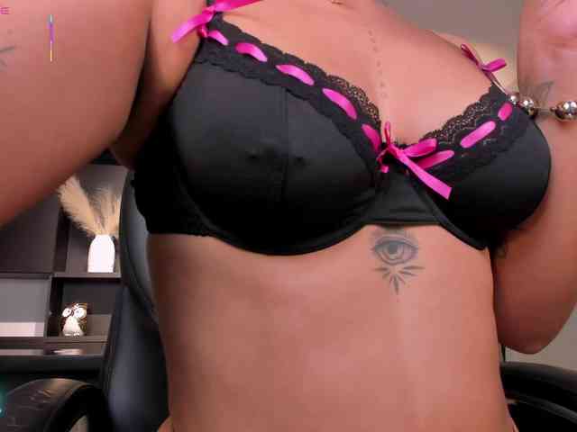 AlyssaDean Live Webcam on BongaCams