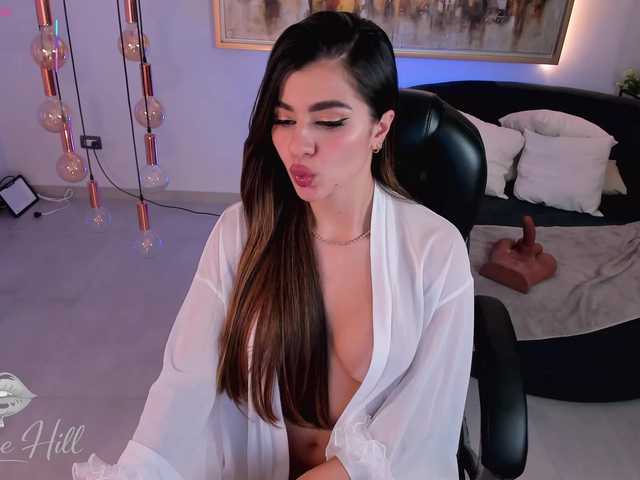 RoxanneHill's BongaCams show and profile