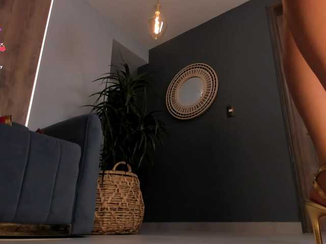 RoxanneHill's BongaCams show and profile