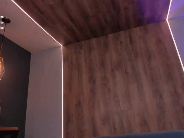 RoxanneHill's BongaCams show and profile