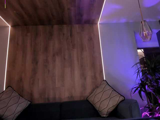 RoxanneHill's BongaCams show and profile