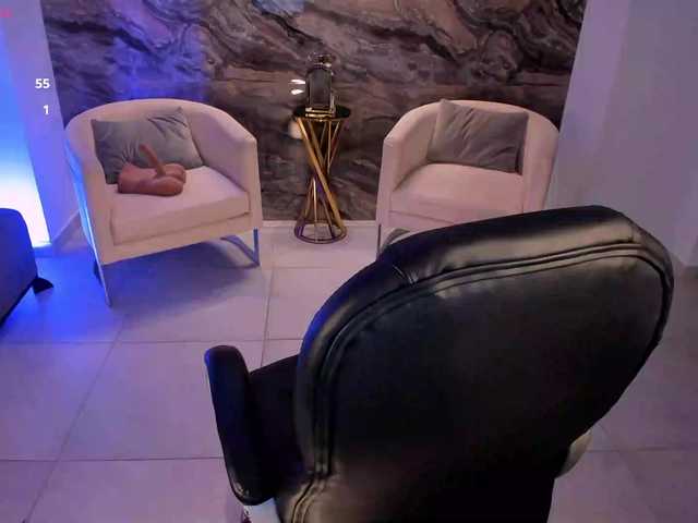 RoxanneHill's BongaCams show and profile