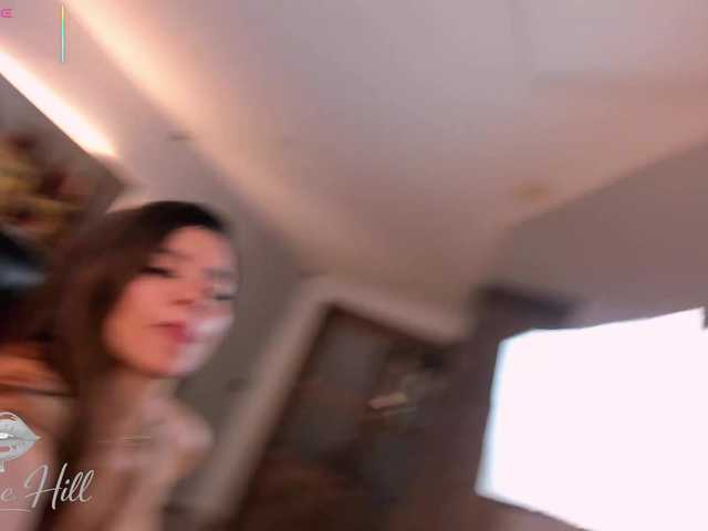 RoxanneHill's BongaCams show and profile