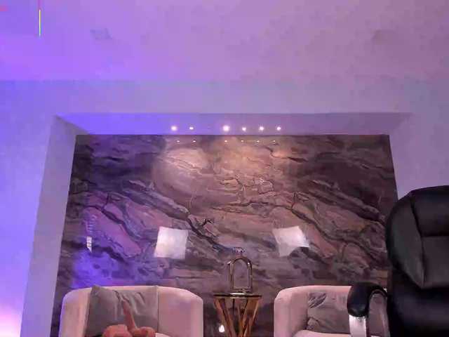 RoxanneHill's BongaCams show and profile