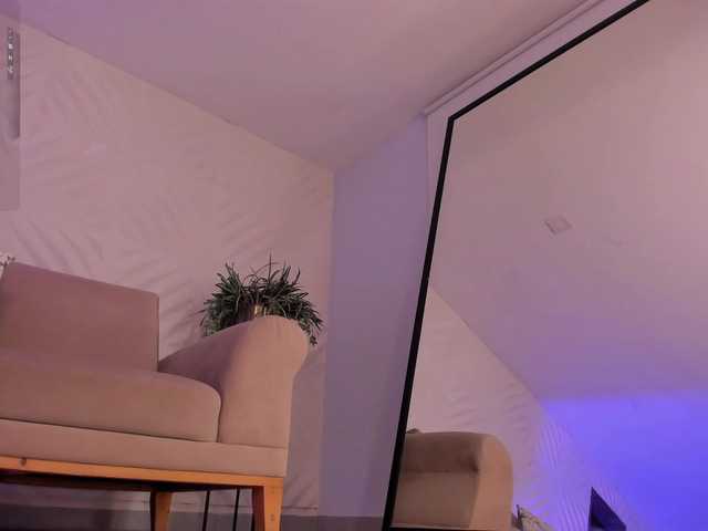 RoxanneHill's BongaCams show and profile