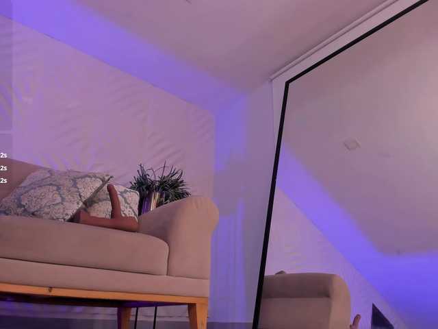 RoxanneHill's BongaCams show and profile