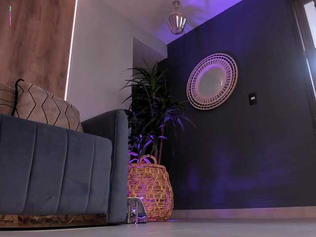 RoxanneHill's BongaCams show and profile