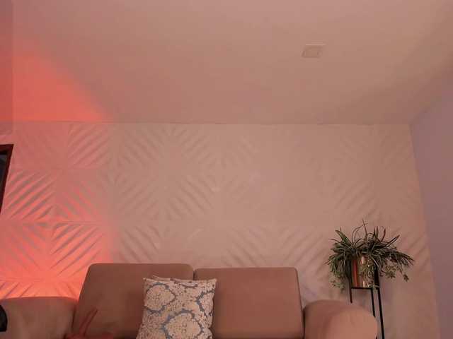 RoxanneHill's BongaCams show and profile