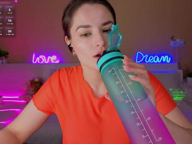 Camilla-One's BongaCams show and profile