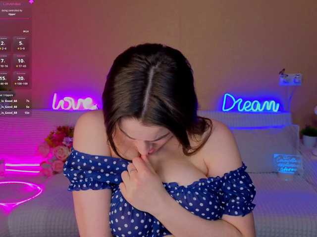 Camilla-One's BongaCams show and profile