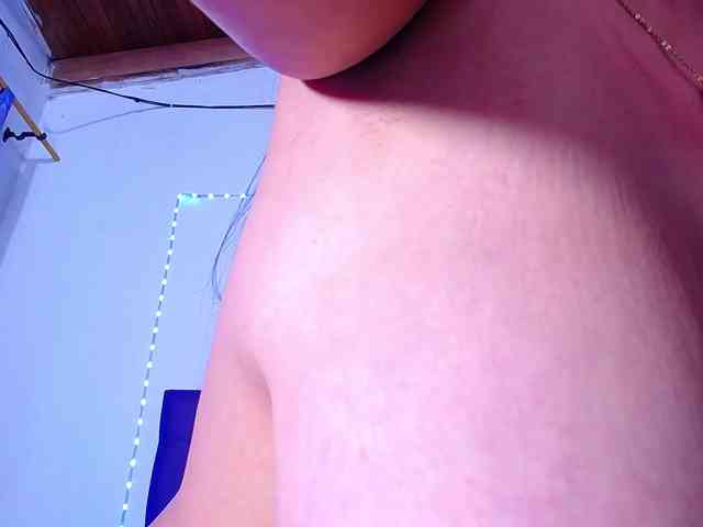 Natural-boobs webcam