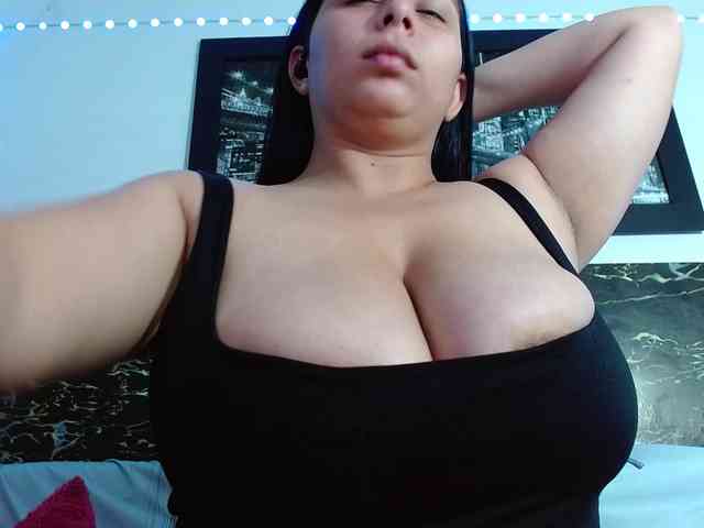Natural-boobs webcam