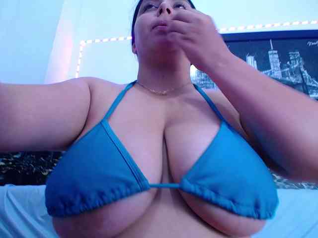 Natural-boobs webcam