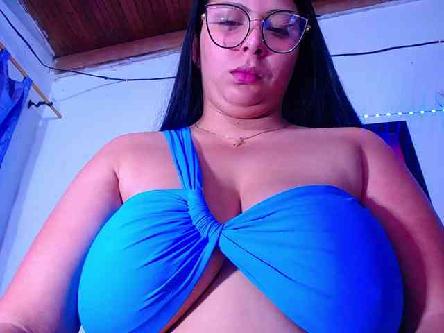 Natural-boobs webcam