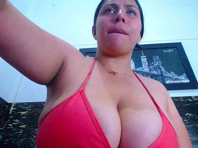 Natural-boobs webcam