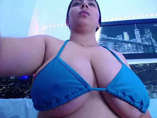 Natural-boobs webcam