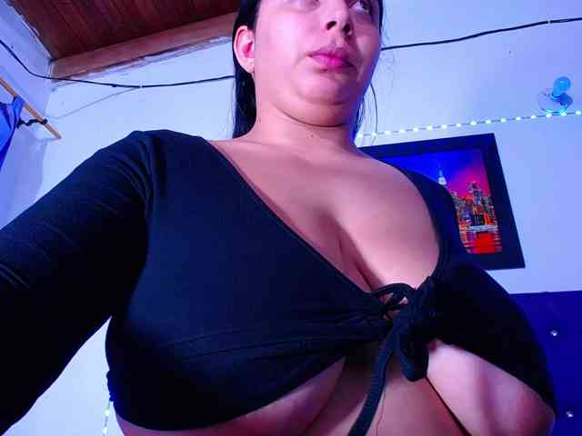 Natural-boobs webcam