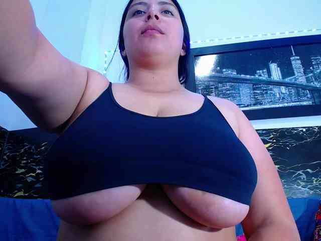 Natural-boobs webcam