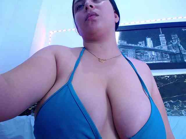 Natural-boobs webcam